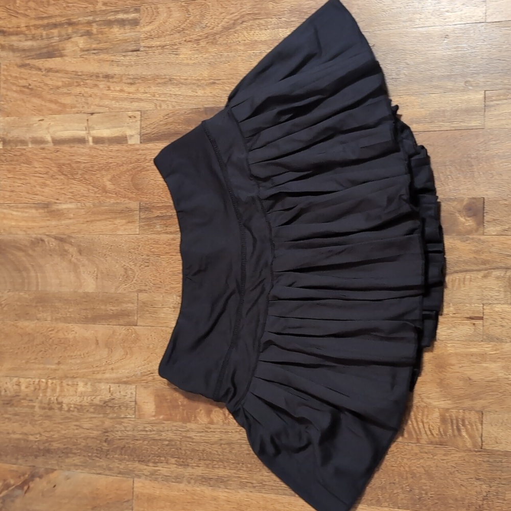 Goldhinge pleated skirt